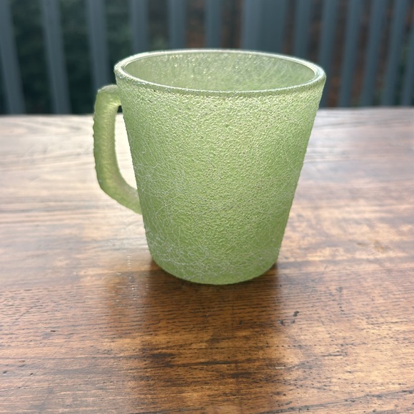 VRG spaghetti string avocado green mug - Picture 4 of 5